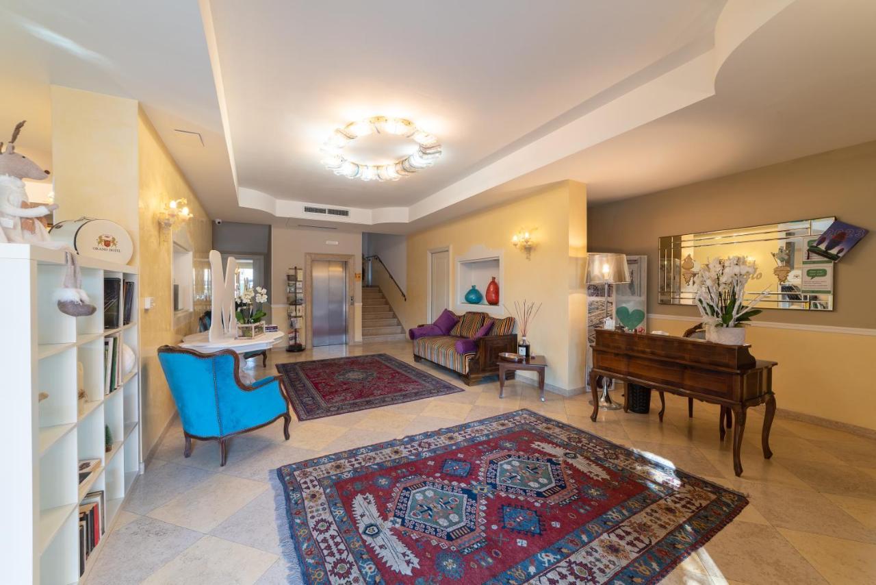 Albergo Minuetto Адрия Екстериор снимка